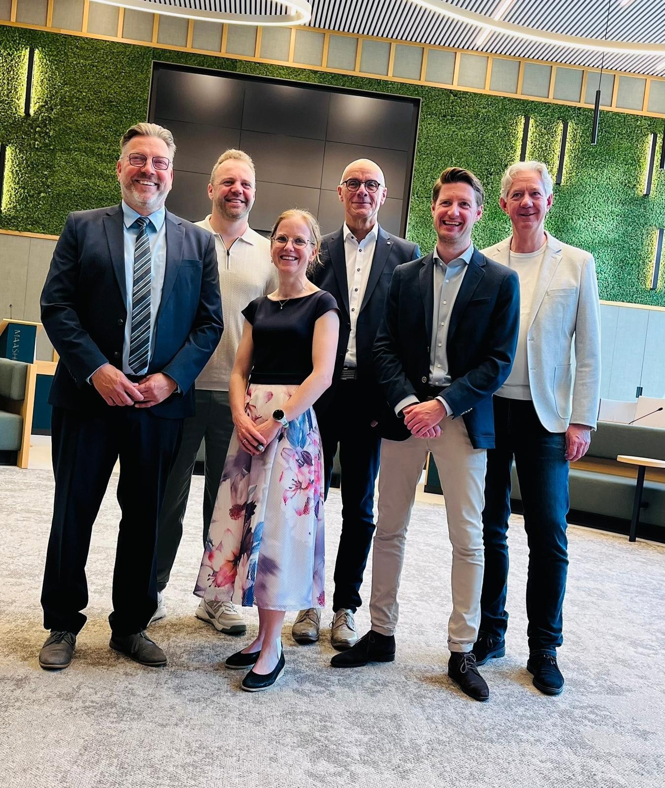 V.l.n.r. Franko van Lankvelt, Jeroen van den Heuvel, Ramona Sour, Ben Maathuis, Niek van Lanen en Cock de Jong